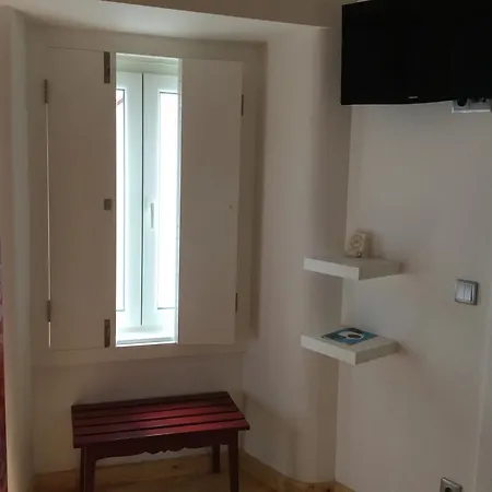 House Petit Lusa בית הארחה 3*