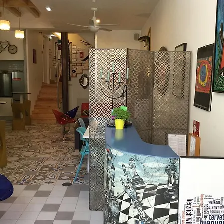 House Petit Lusa ליסבון