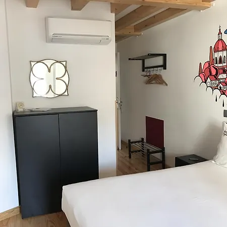 House Petit Lusa בית הארחה 3*