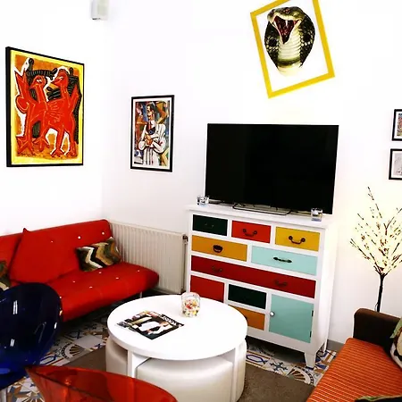 House Petit Lusa ליסבון