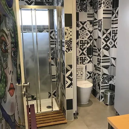 House Petit Lusa בית הארחה 3*