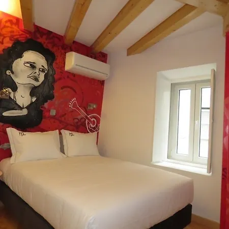 House Petit Lusa 3* ליסבון