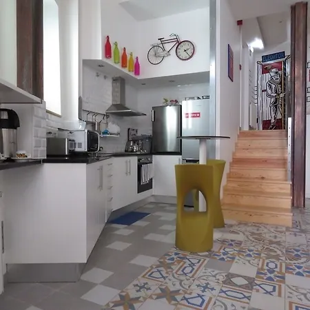 House Petit Lusa בית הארחה 3*