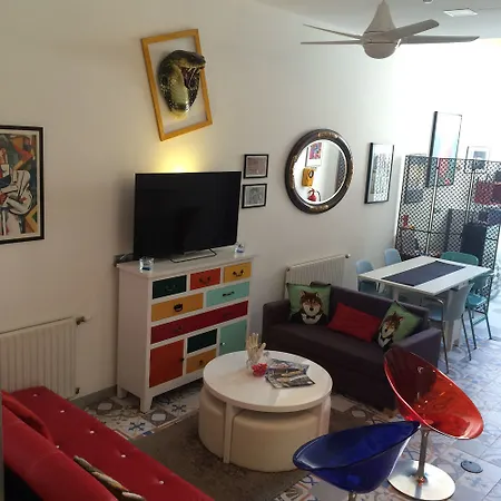 House Petit Lusa ליסבון