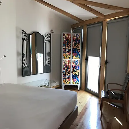 Πανσιόν House Petit Lusa 2*